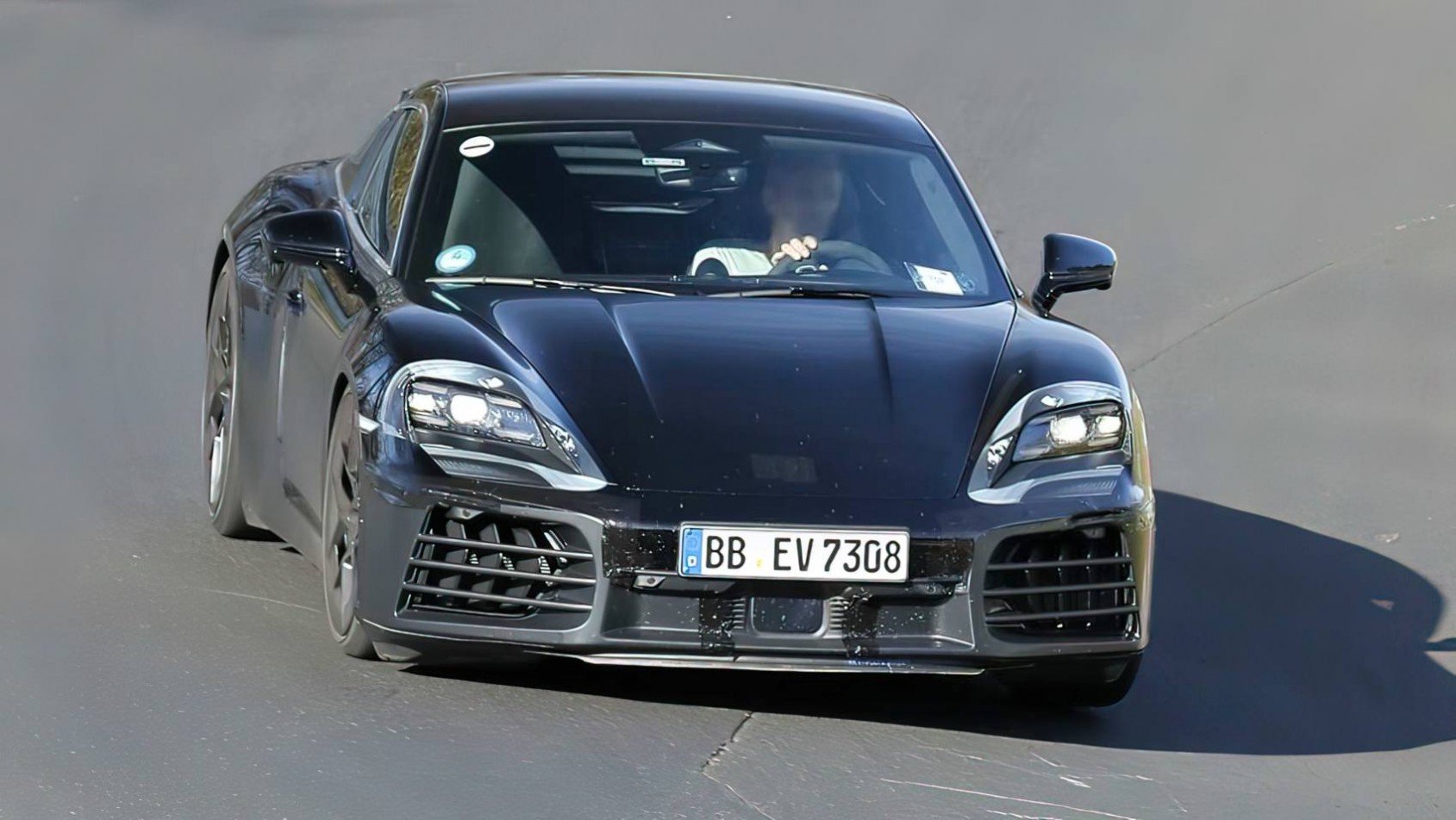 2025 Porsche 718 Cayman kamuflaż przód
