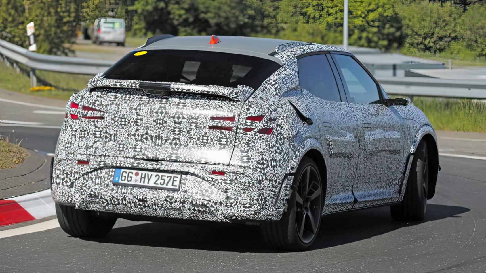 Genesis GV60 Magma spyshot tył