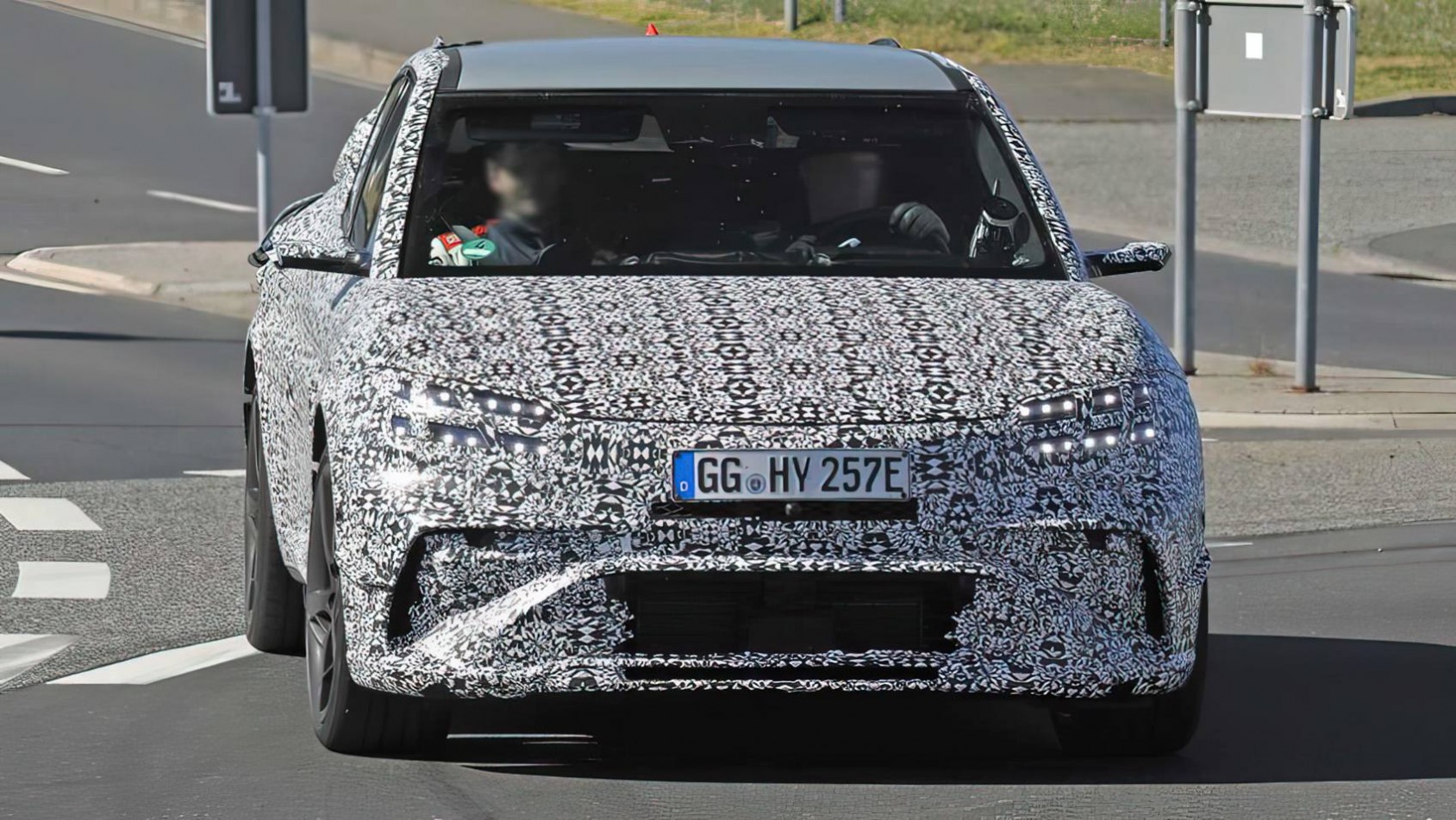 Genesis GV60 Magma spyshot przód