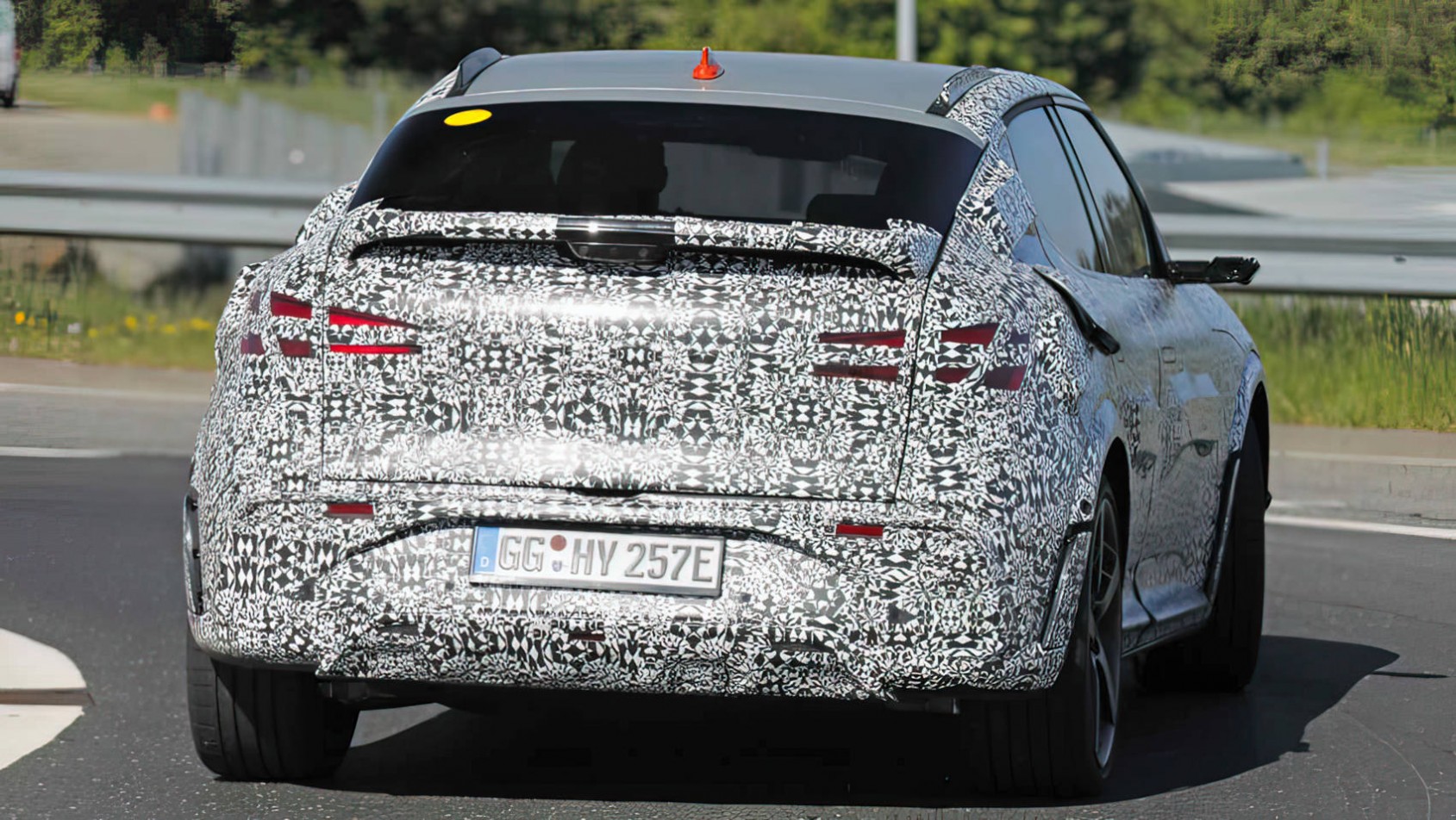 Genesis GV60 Magma spyshot tył