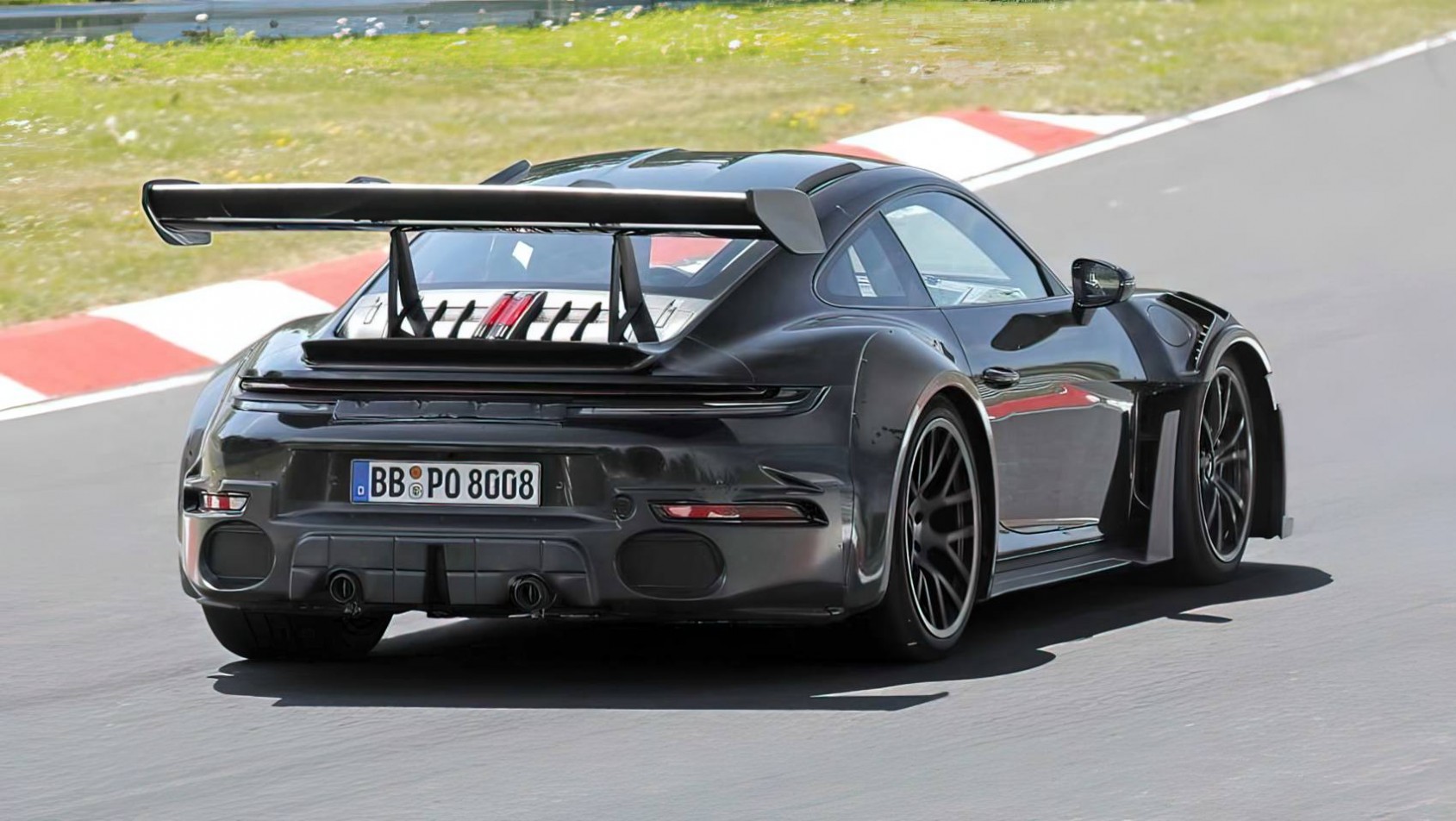 2027 Porsche 911 GT2 RS design