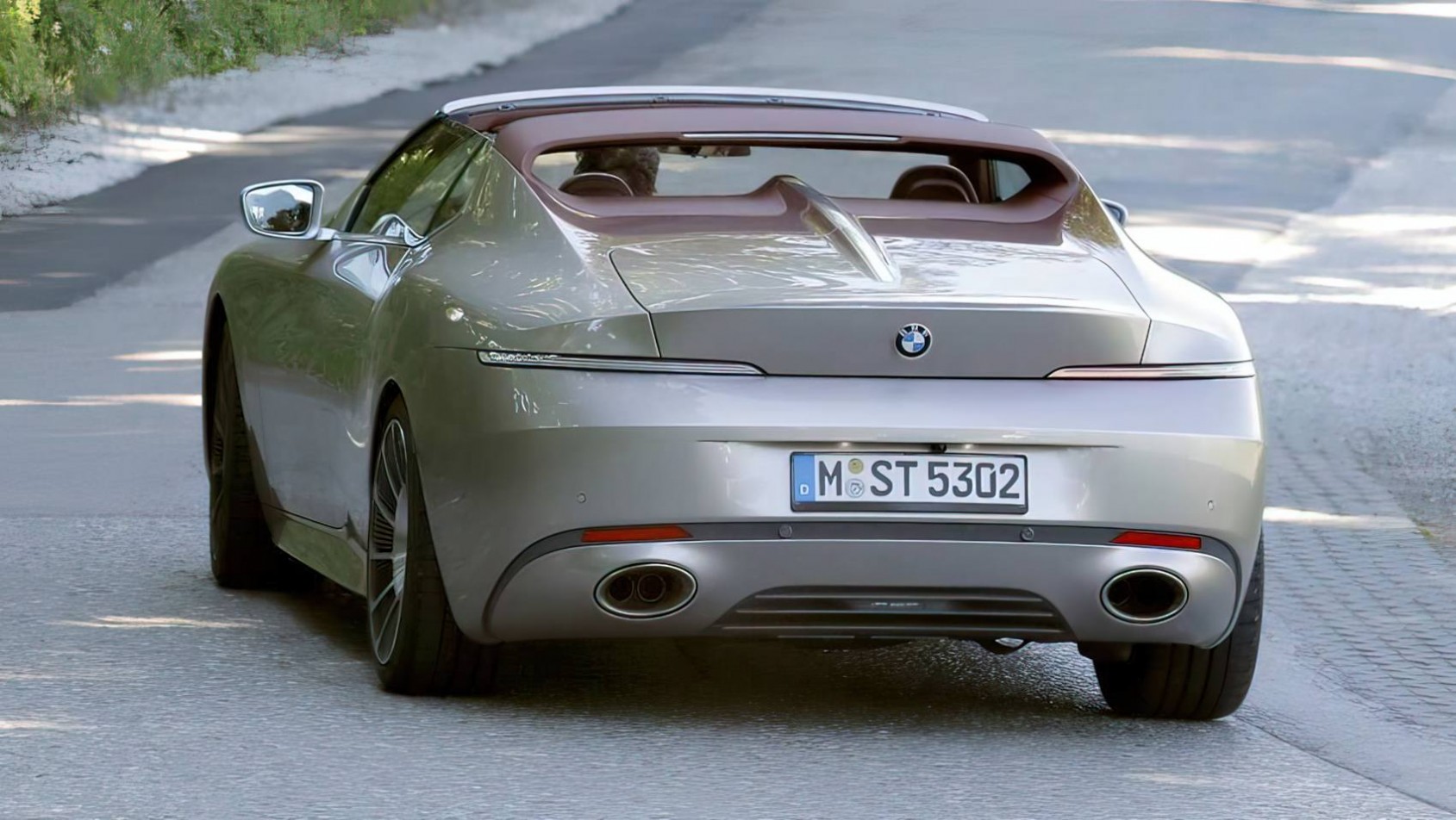 BMW Skytop na drodze tył