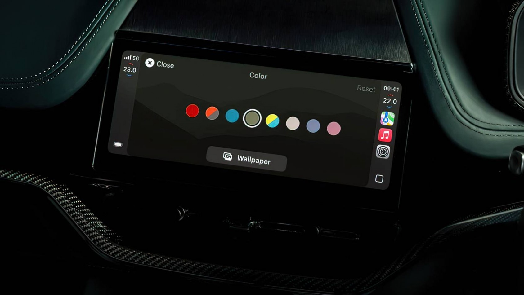 Aston Martin Apple CarPlay Ultra interfejs
