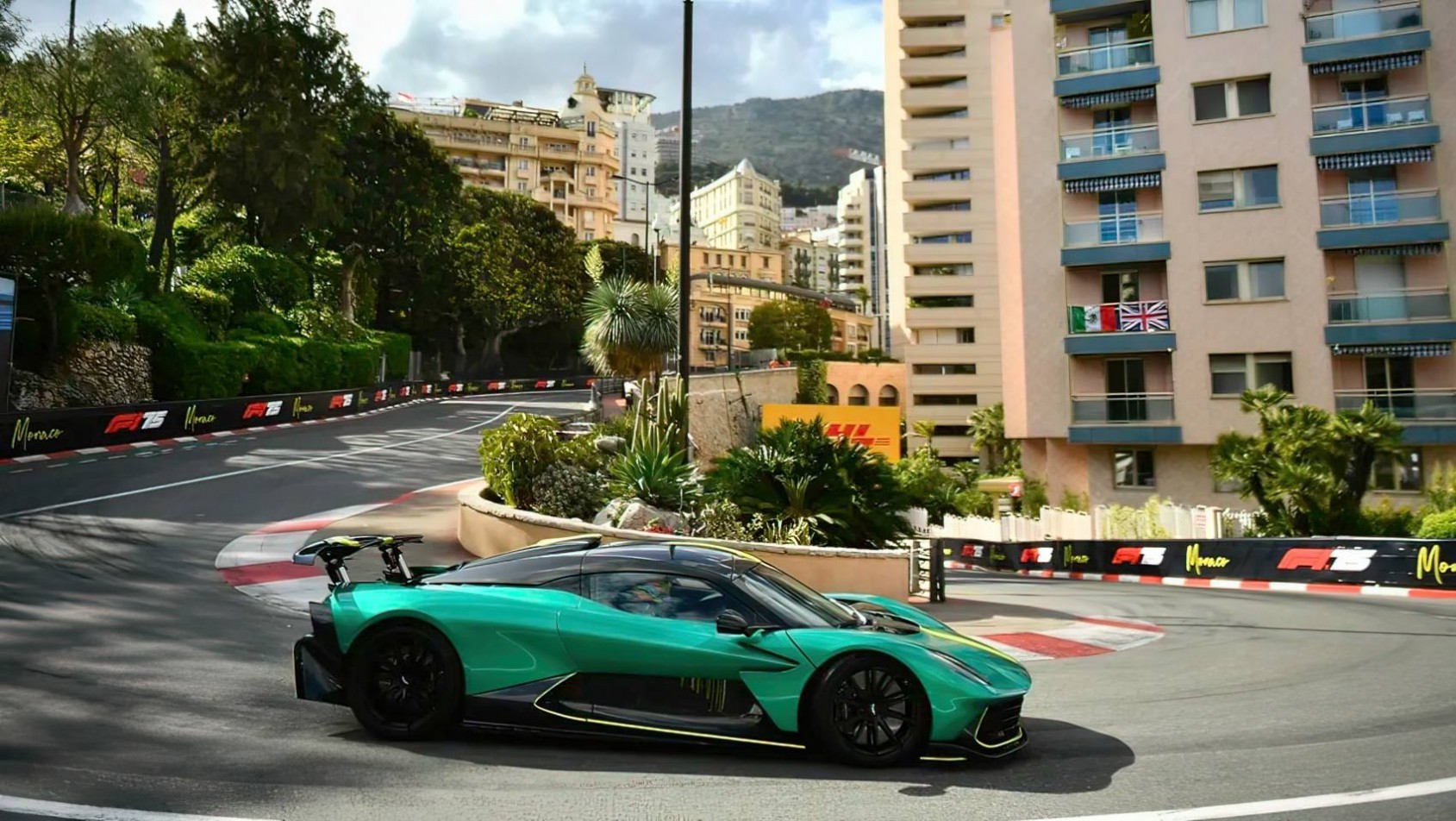 Aston Martin Valhalla nawrót monako