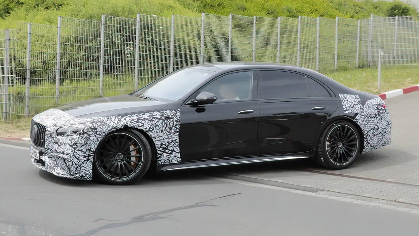 2026 Mercedes-AMG S63 Facelift testy