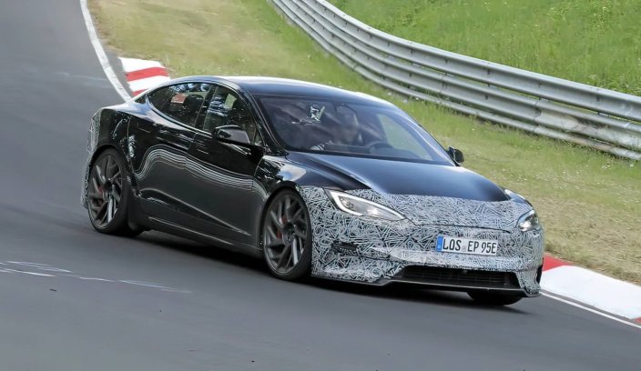 2026 Tesla Model S Plaid spyshot