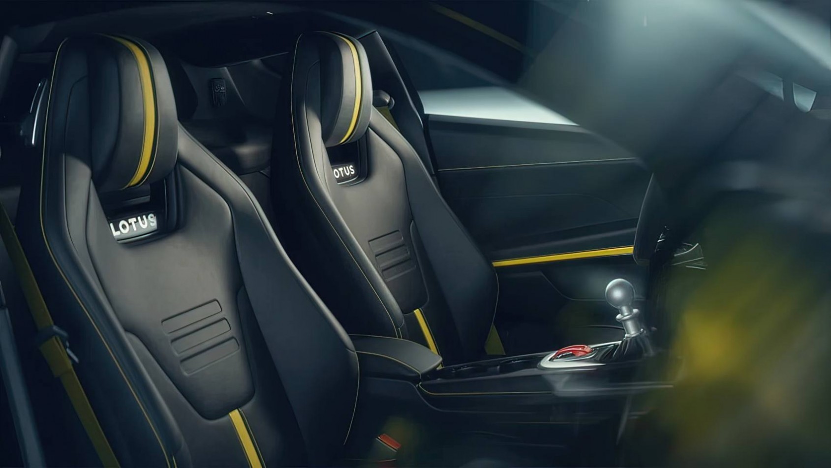 2025 Lotus Emira V6 SE wnętrze