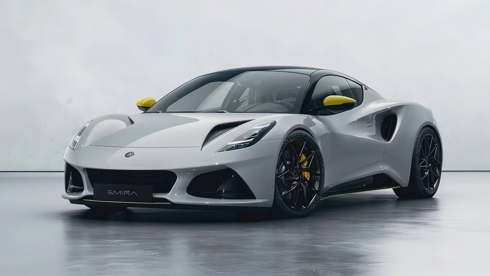 2025 Lotus Emira Turbo przód