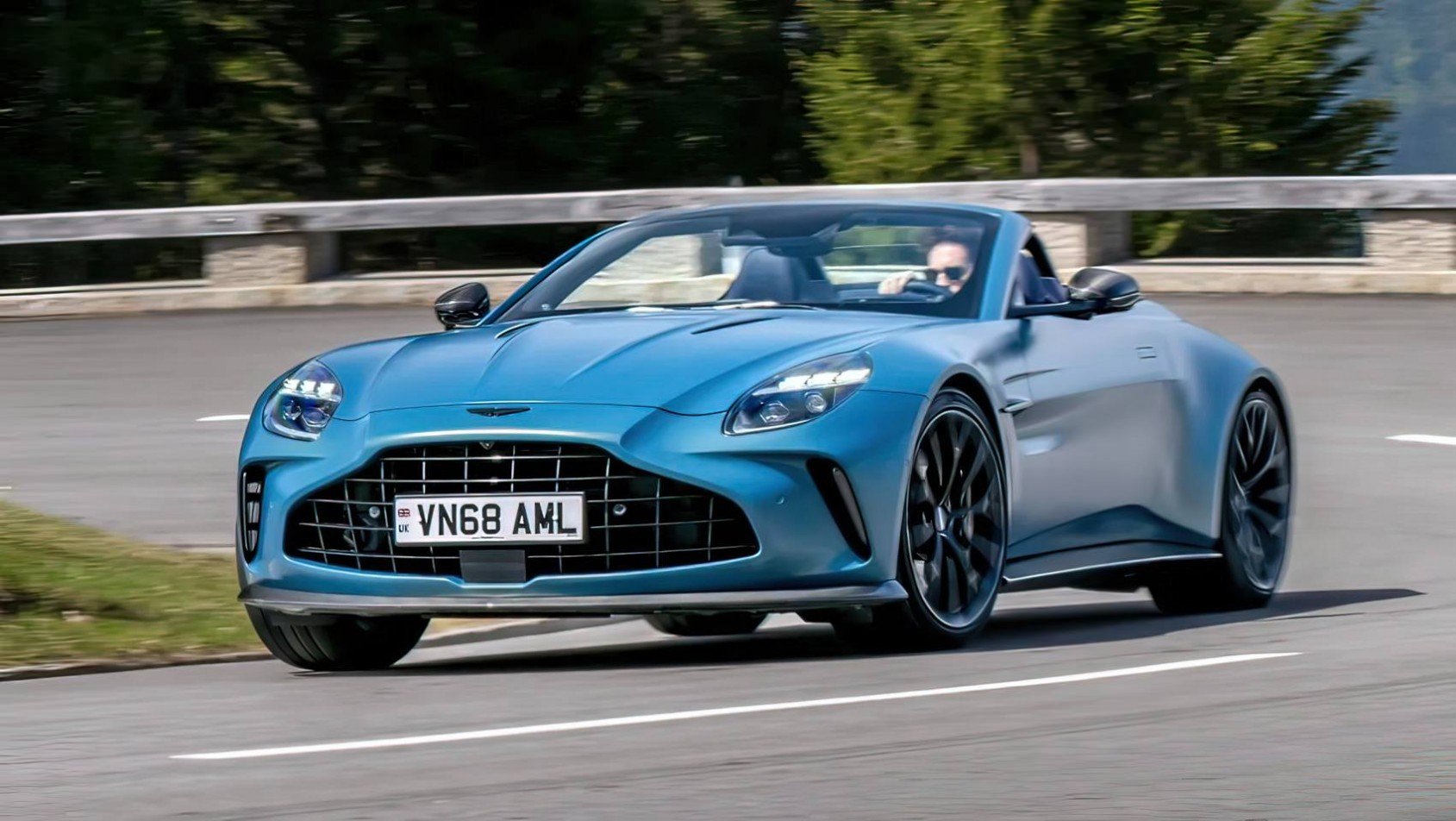 2025 Aston Martin Vantage Roadster test