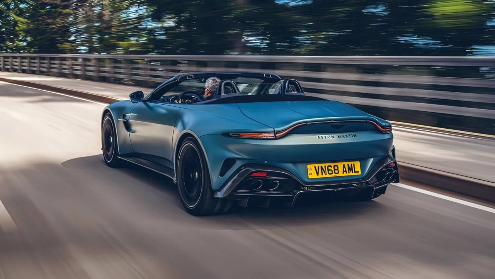2025 Aston Martin Vantage Roadster design tył