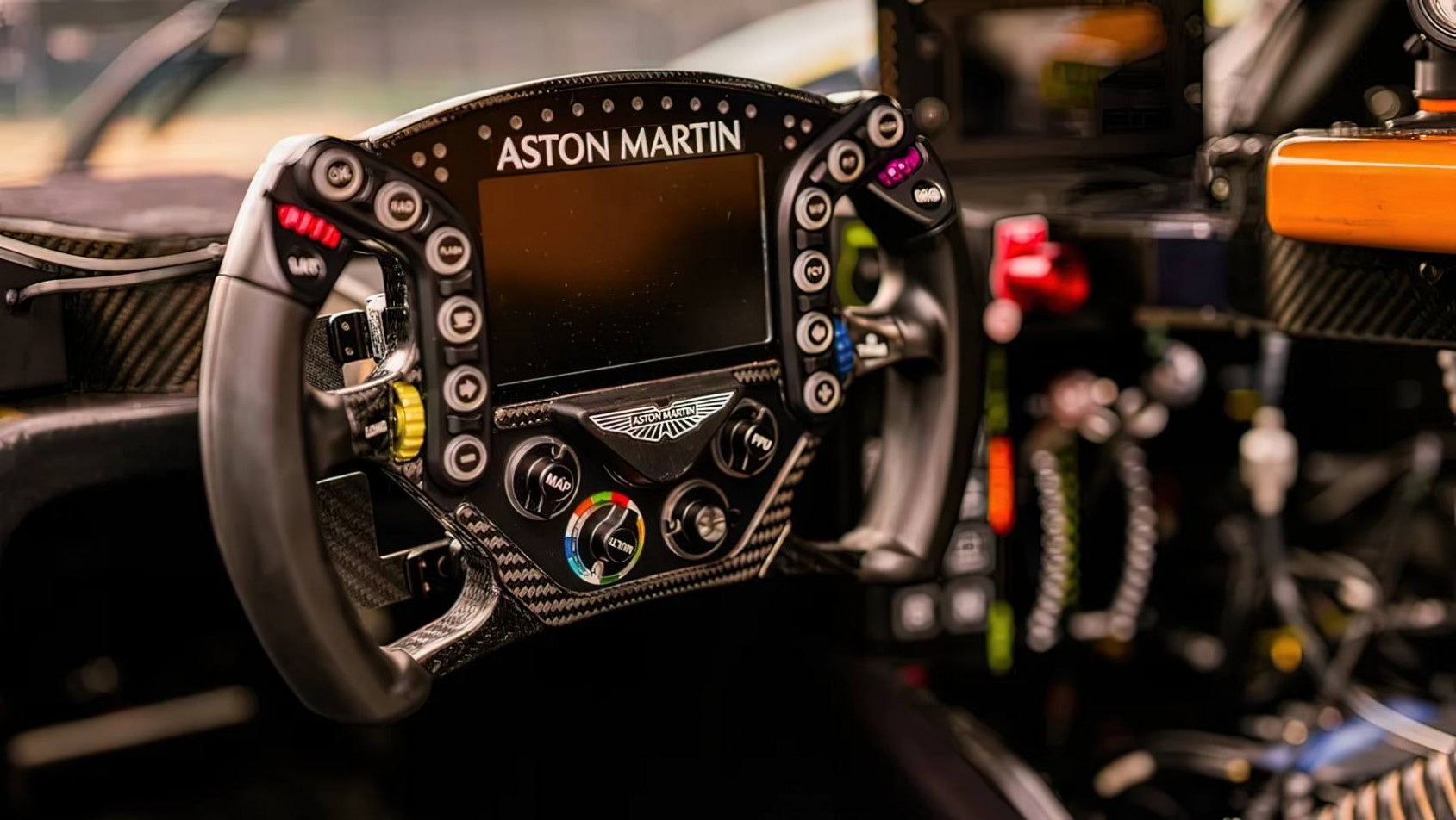 Aston Martin Valkyrie LM wnętrze