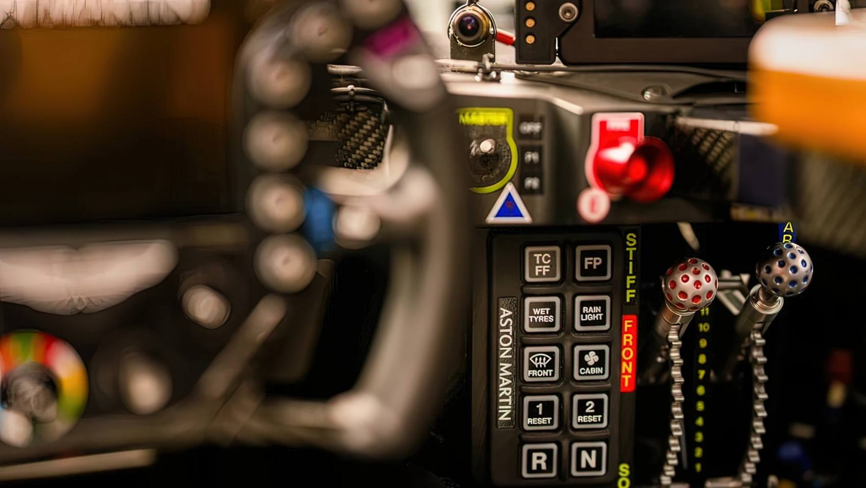 Aston Martin Valkyrie LM kokpit