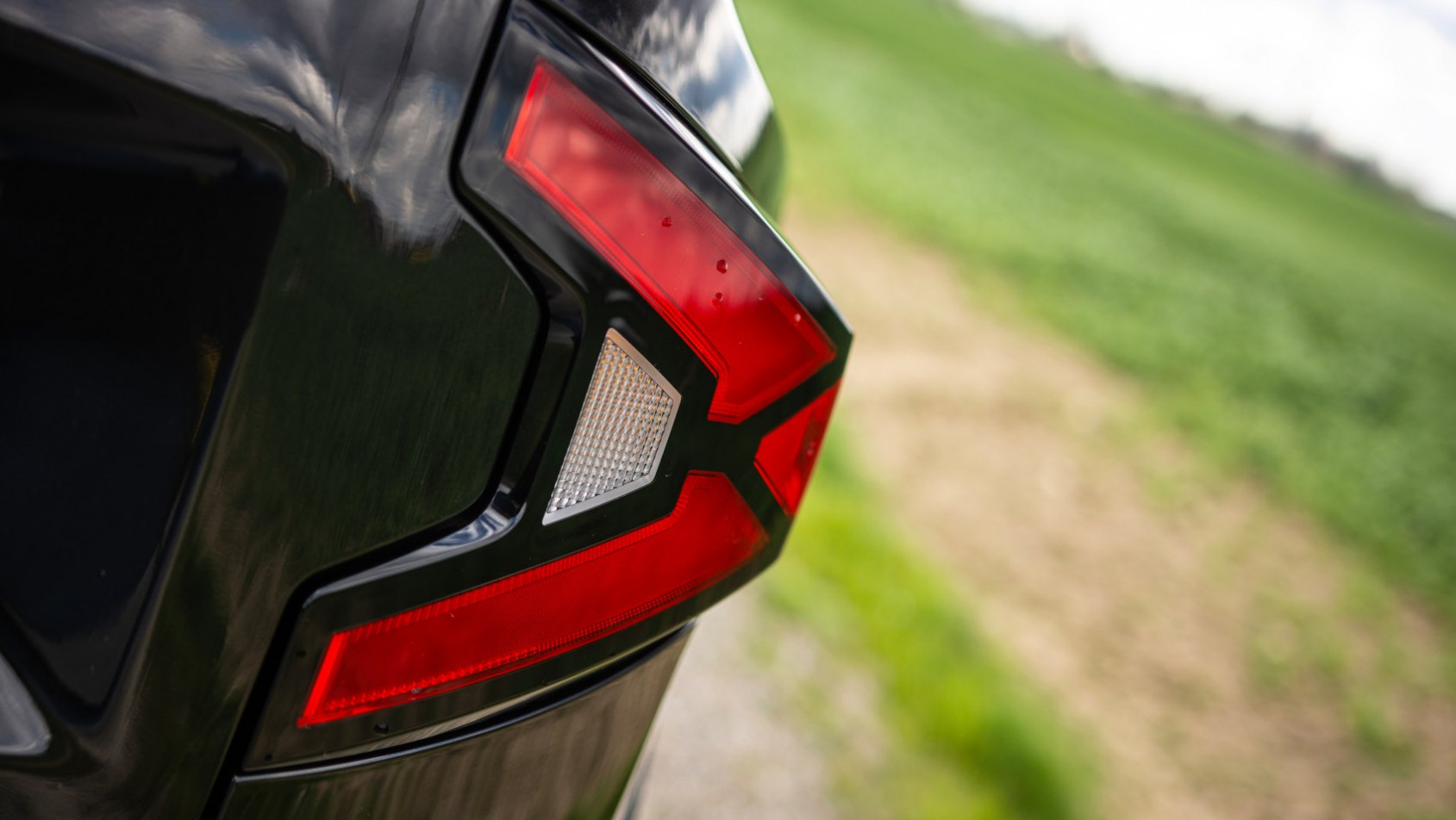 2025 Dacia Duster detal lampa