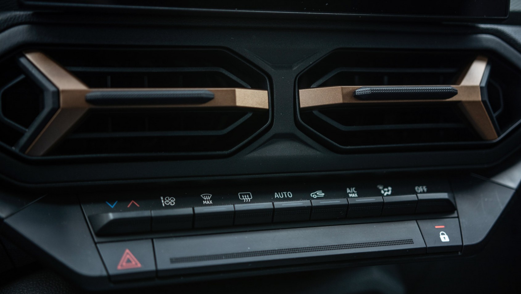 2025 Dacia Duster deska rozdzielcza