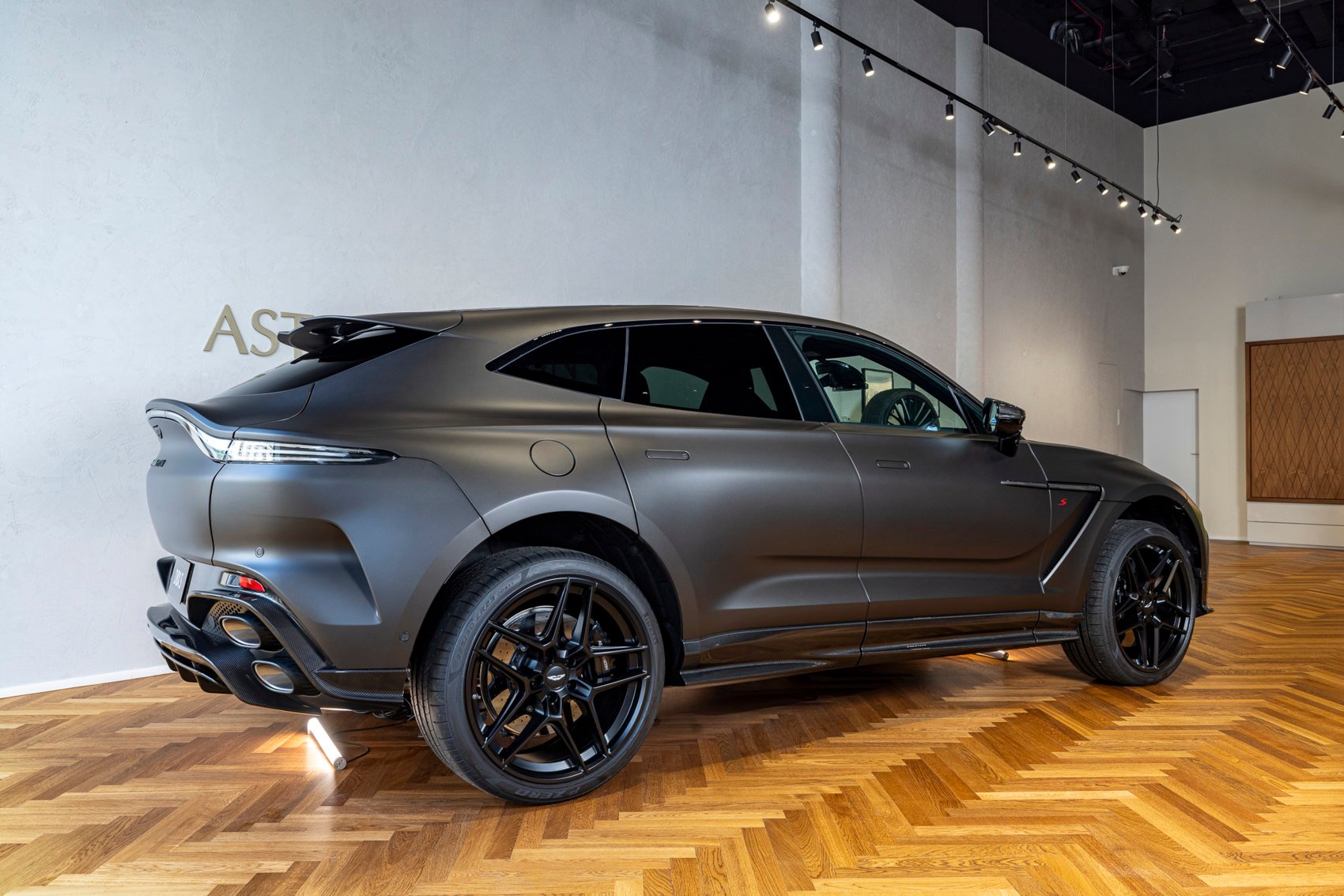 Aston Martin DBX S PL tył design