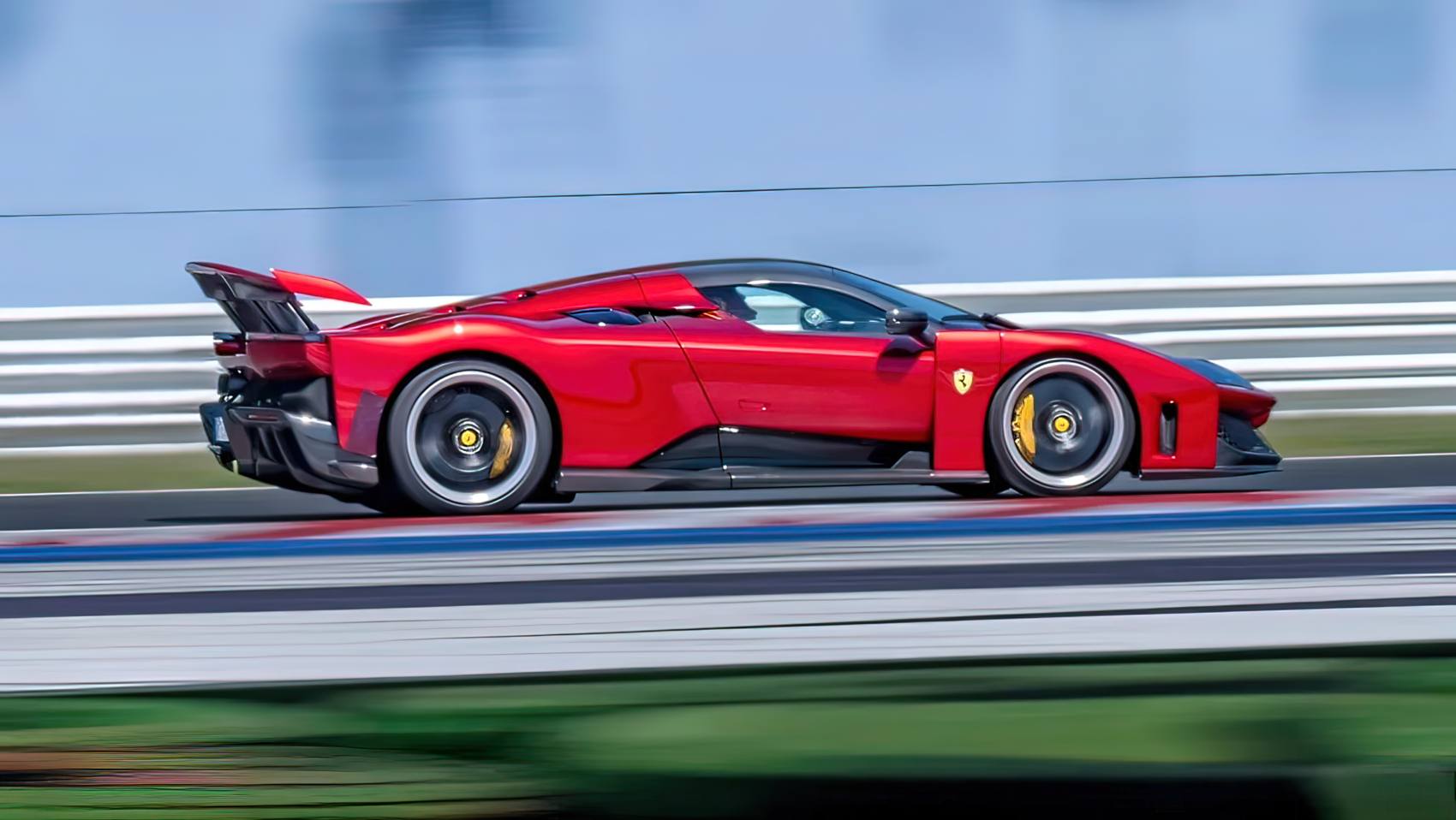 2025 Ferrari F80 prędkość na torze