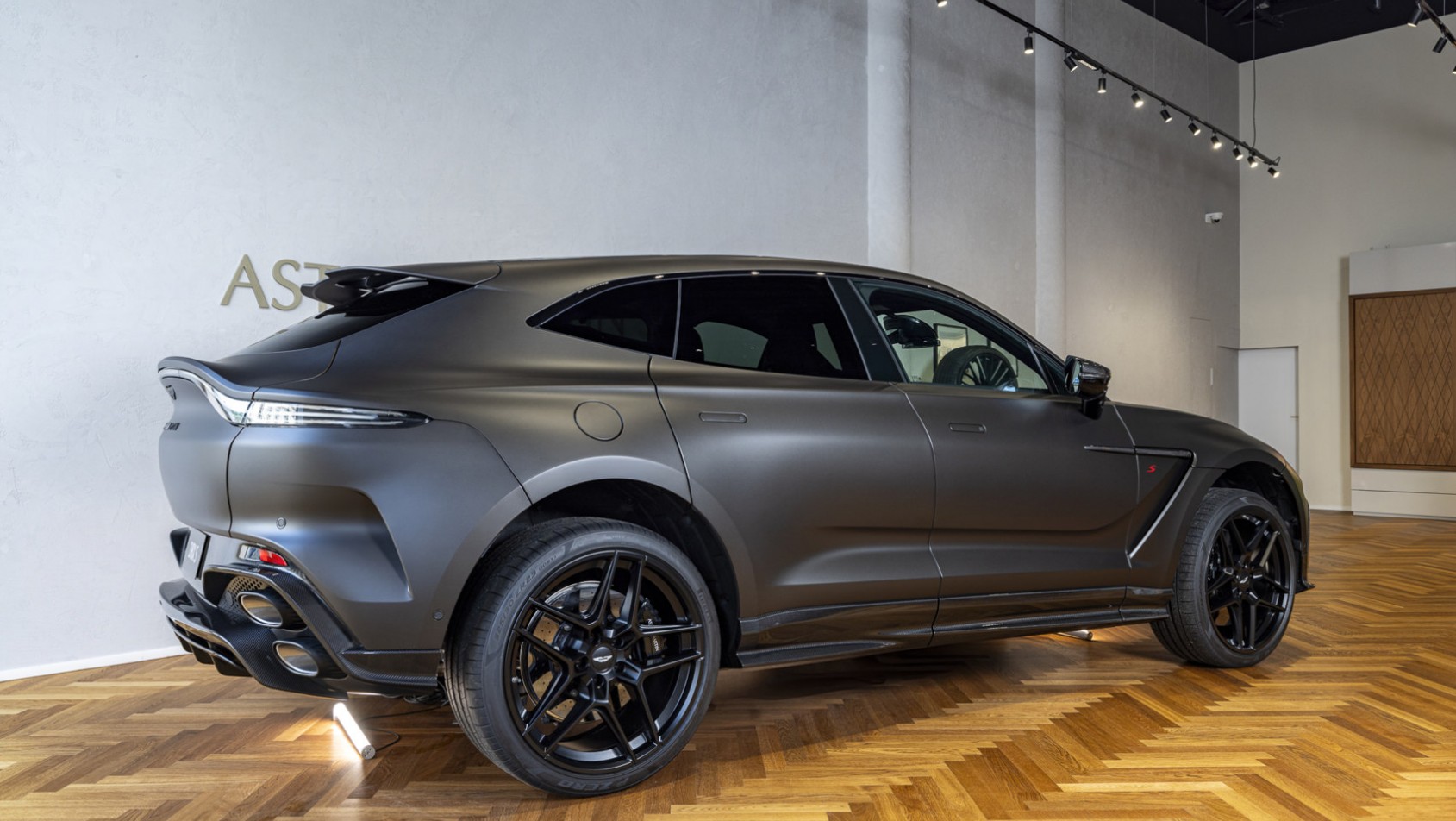 Aston Martin DBX S PL tył design