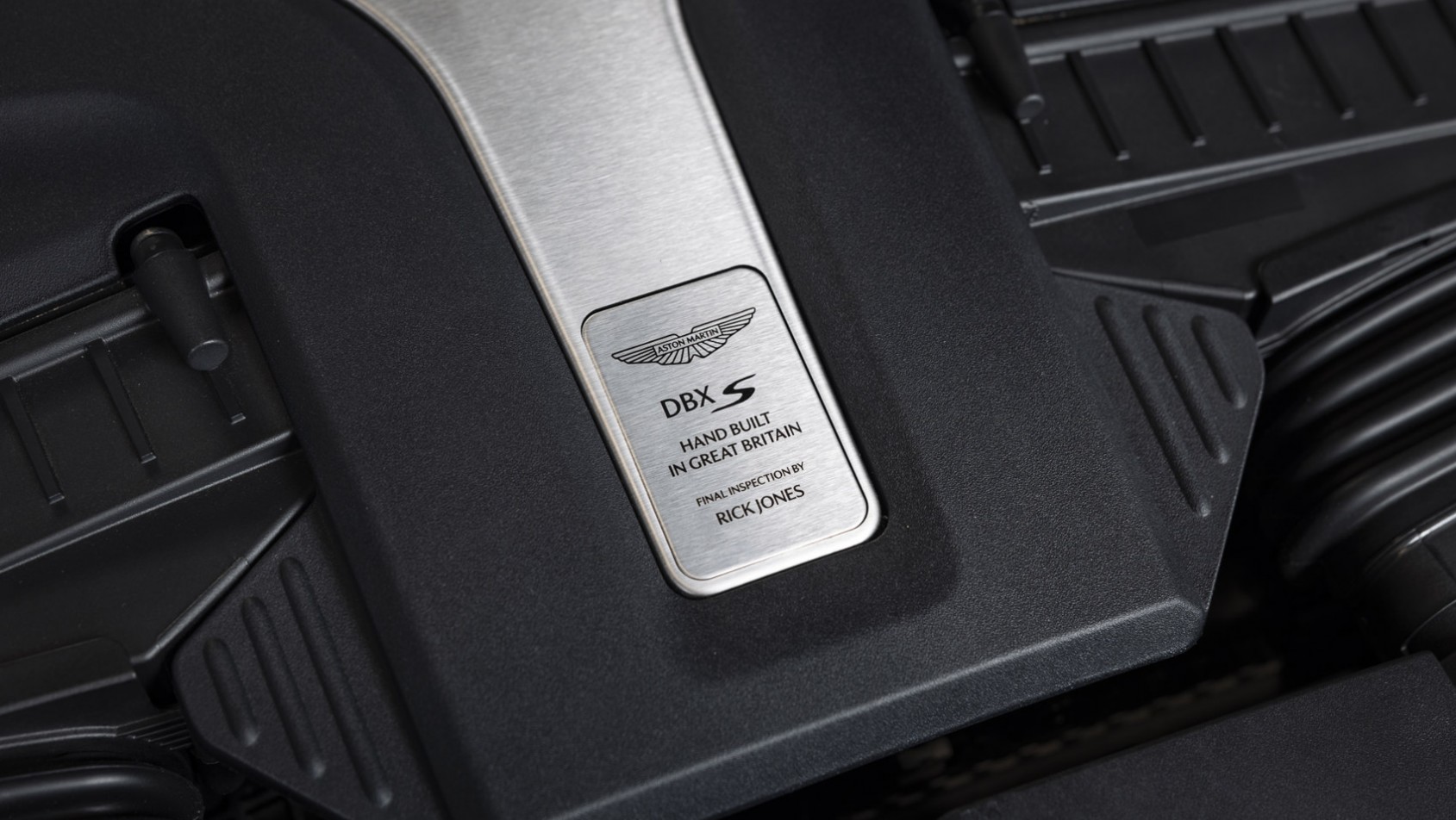 Aston Martin DBX S premiera PL V8