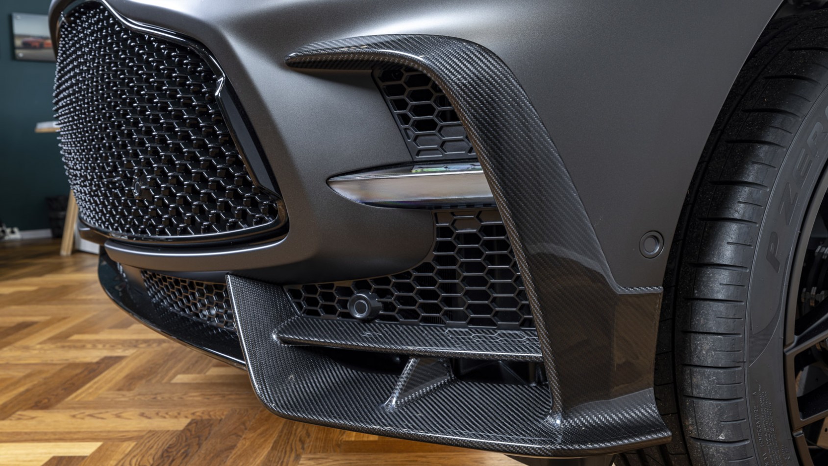 Aston Martin DBX S premiera PL detal zderzak