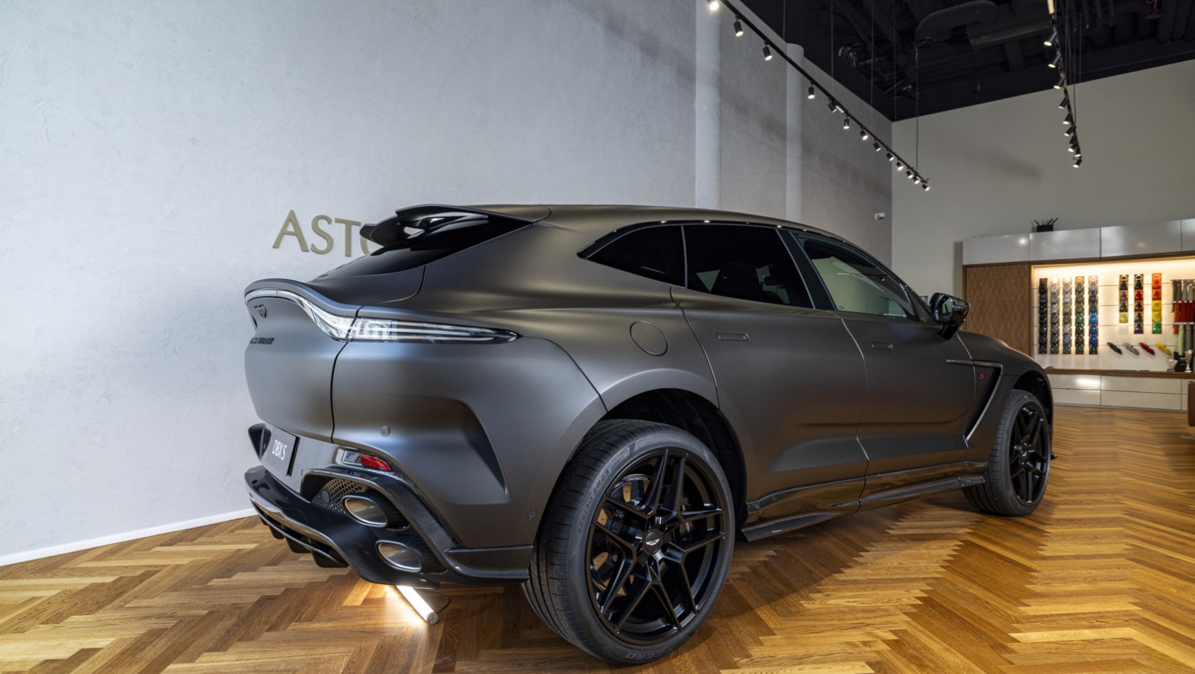 Aston Martin DBX S premiera PL design tył
