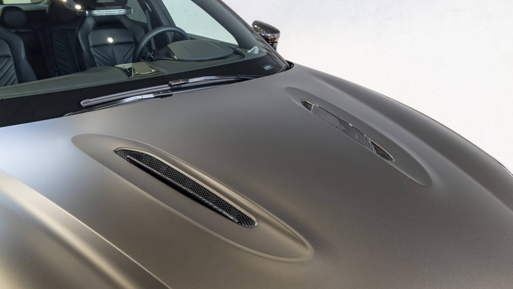 Aston Martin DBX S premiera PL maska