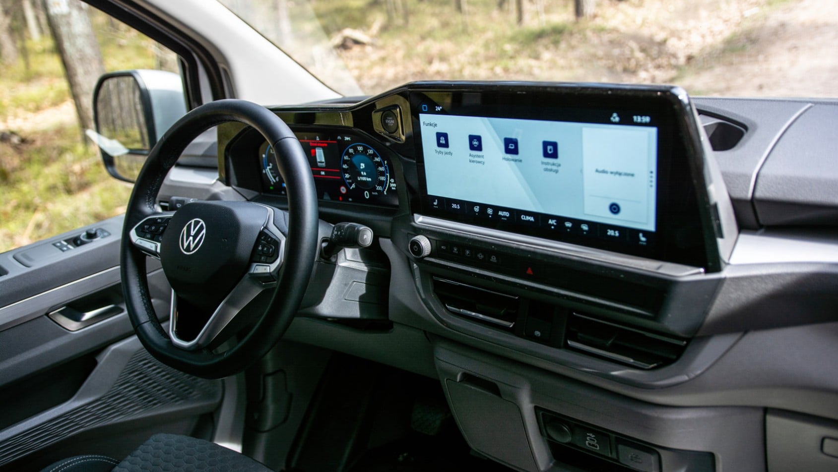 VW Transporter T7 kokpit