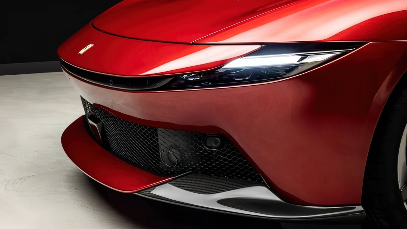 Ferrari Amalfi pas przedni