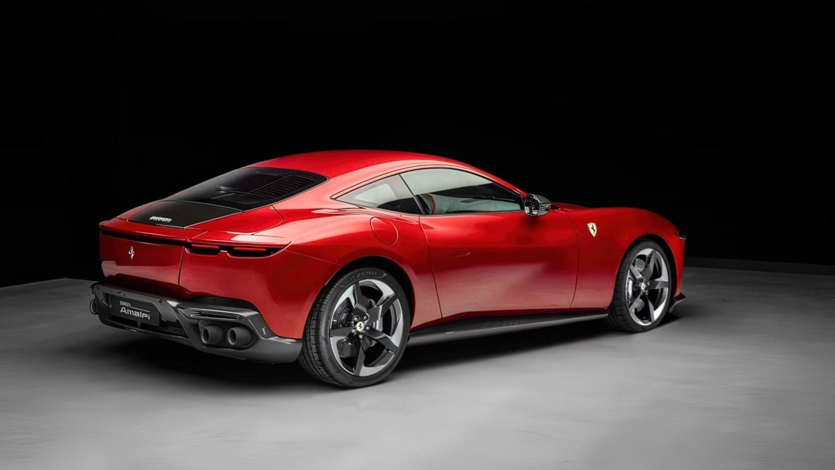 Ferrari Amalfi rosso tył