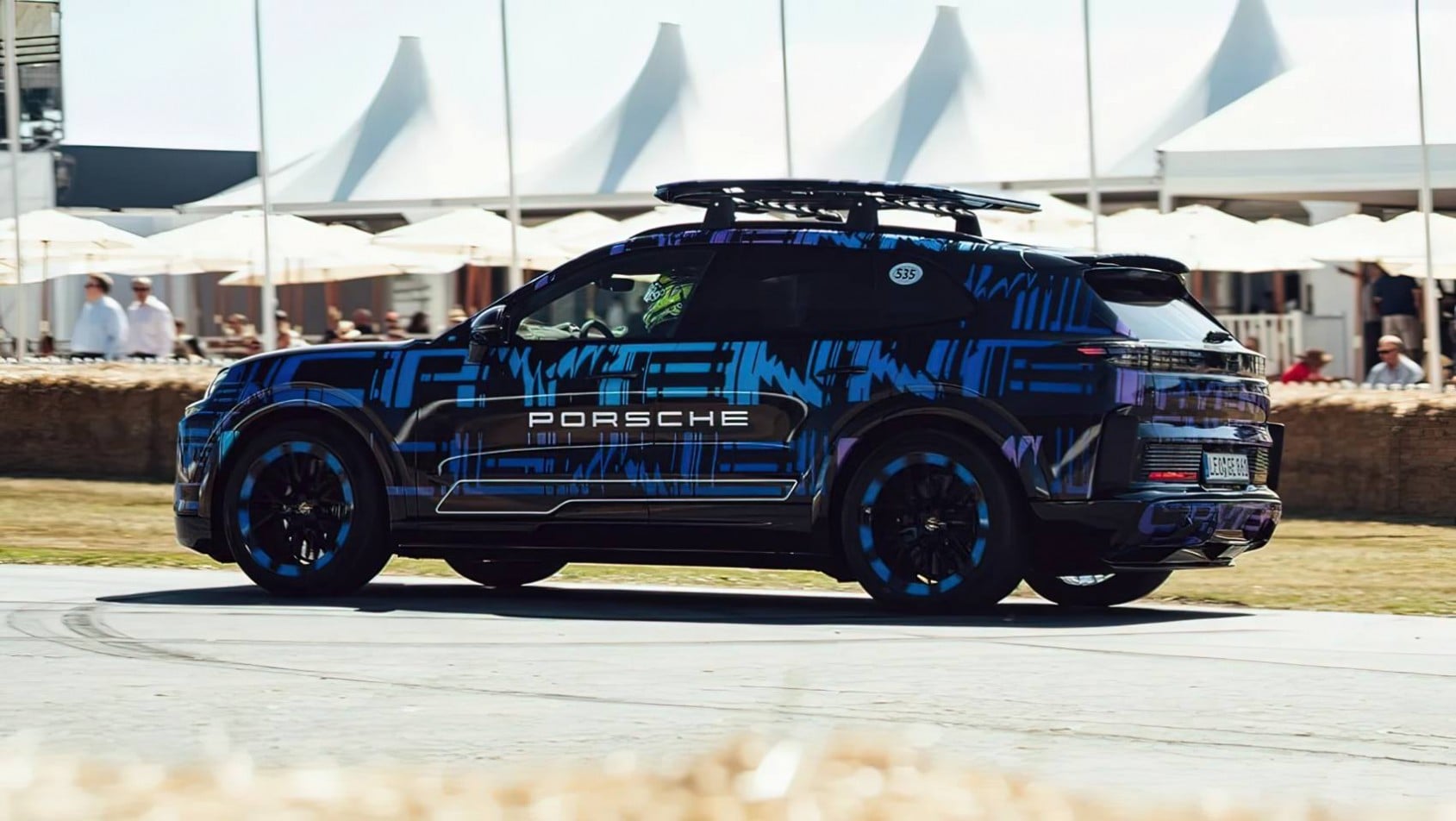 2026 Porsche Cayenne Electric sylwetka