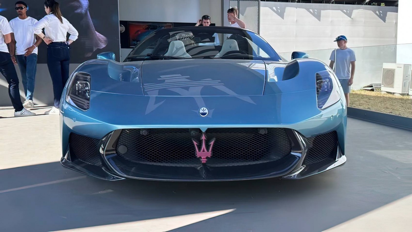 Maserati MCPura przed publicznością