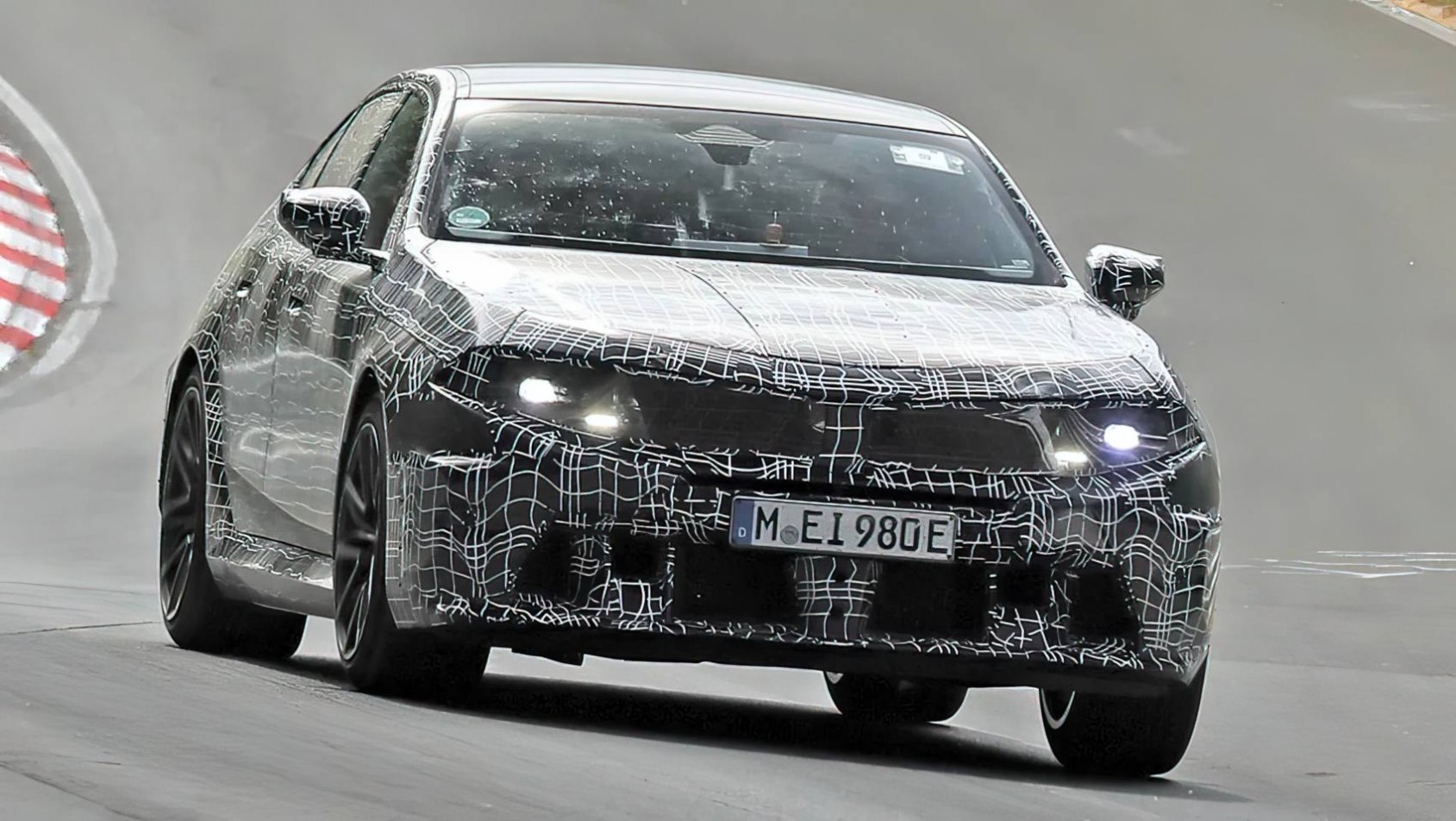 BMW M5 neue klasse front