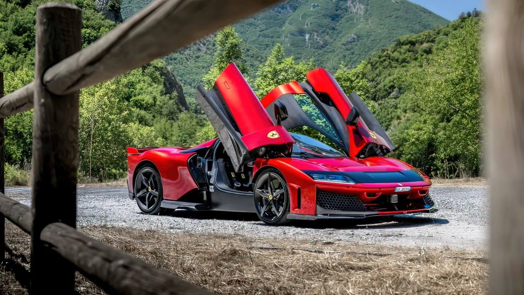 2025 Ferrari F80 drzwi