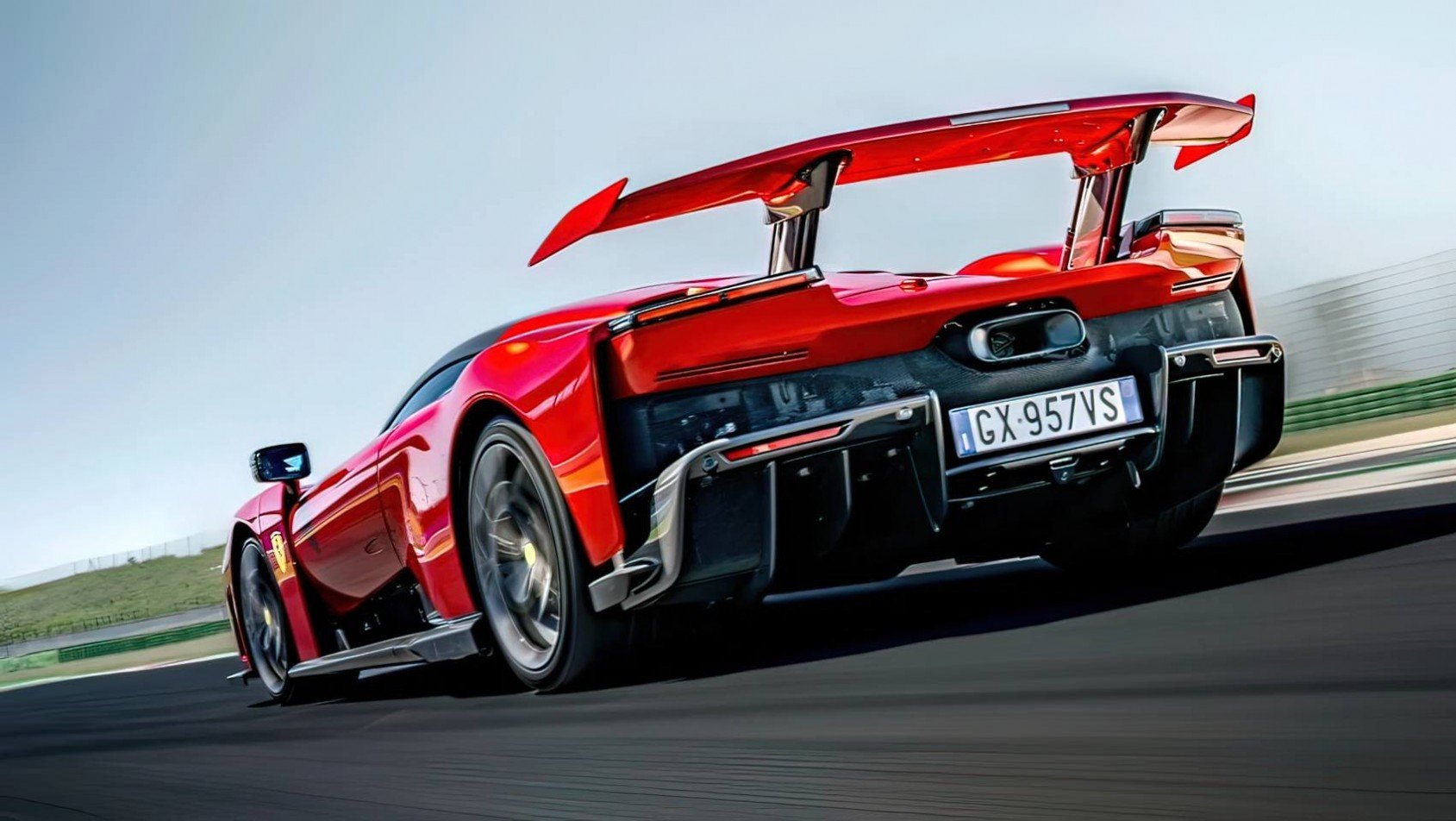 2025 Ferrari F80 na torze tył