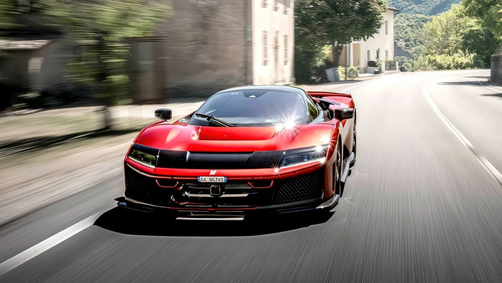 2025 Ferrari F80 w mieście