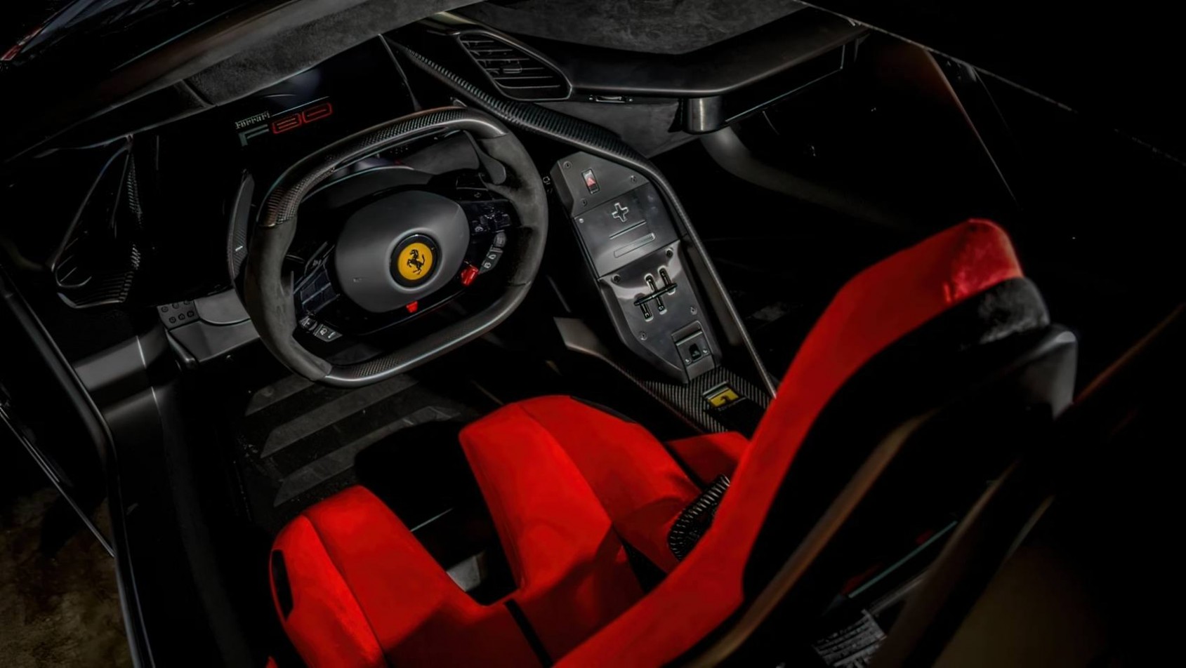 Ferrari F80 wnętrze