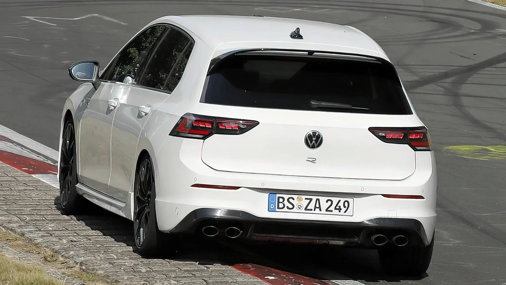 2027 Volkswagen Golf R spsyhot tył