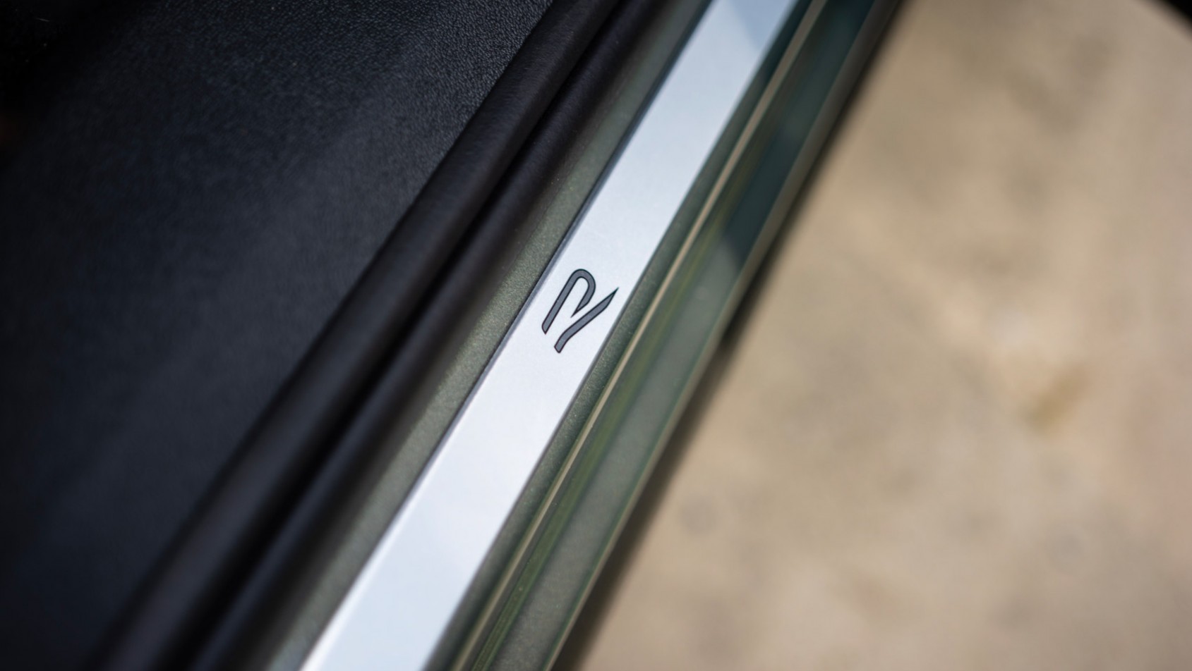 Volkswagen Tiguan 2025 logo R