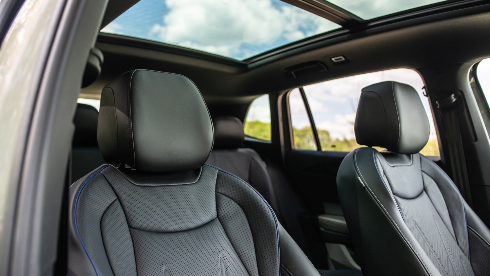 Volkswagen Tiguan 2025 panorama