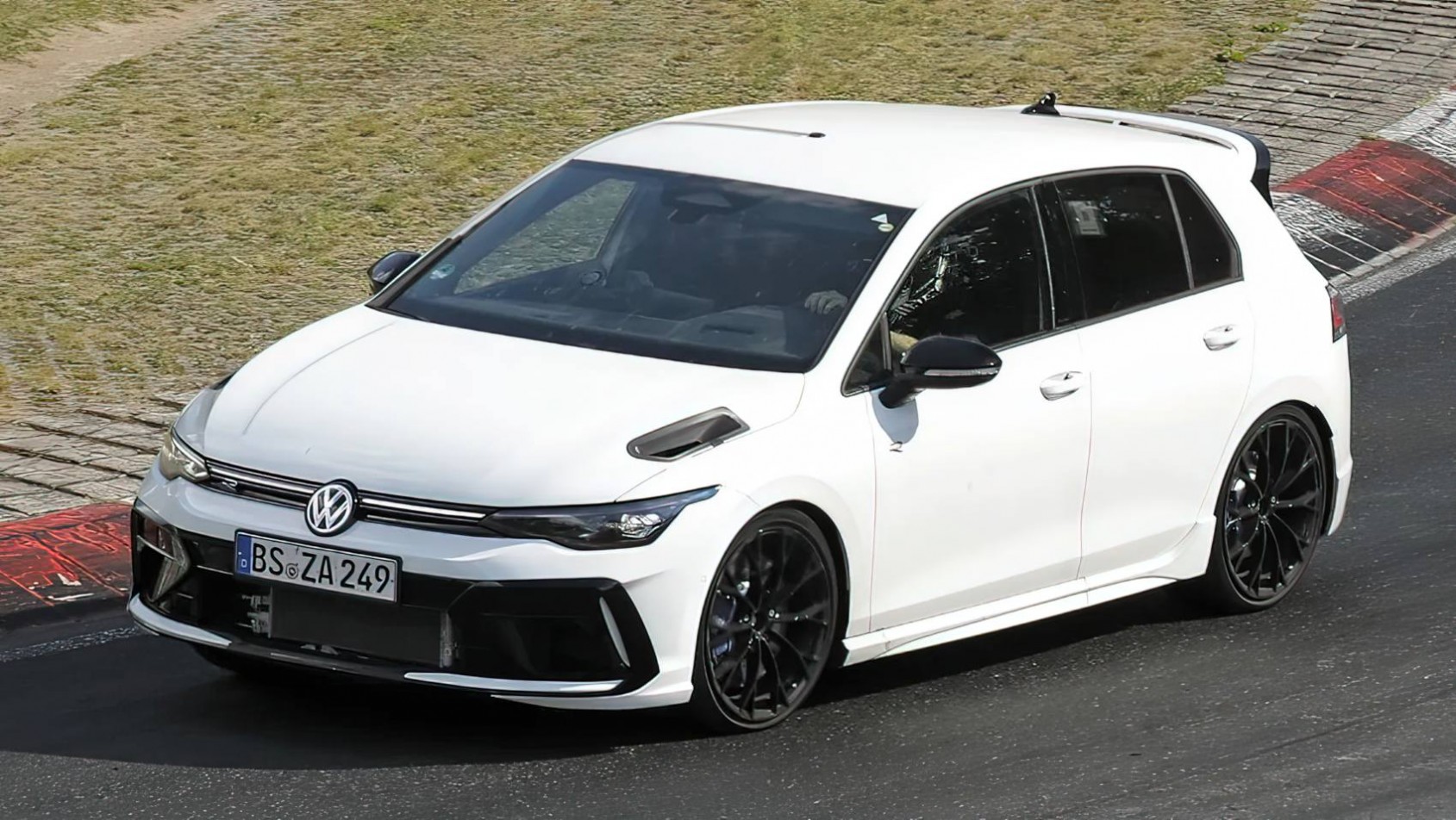 Volkswagen Golf R 2027 Volkswagen Golf R spyshot
