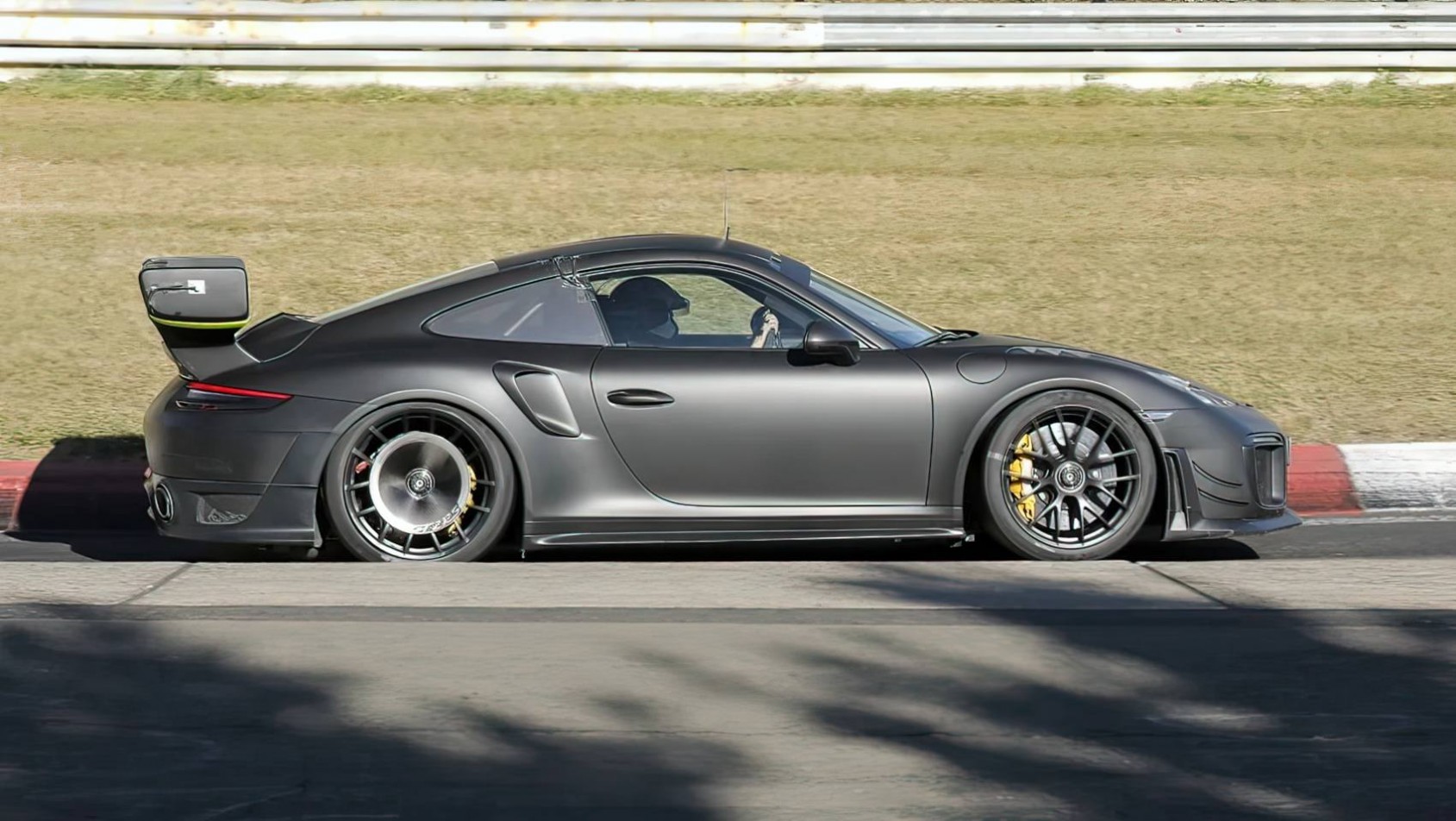 Porsche 911 Flachbau na torze