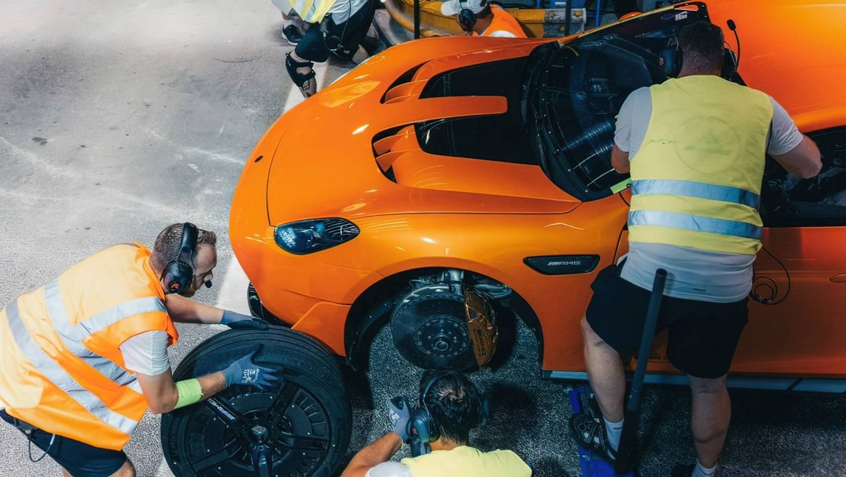 Mercedes-AMG GT XX zmiana kół