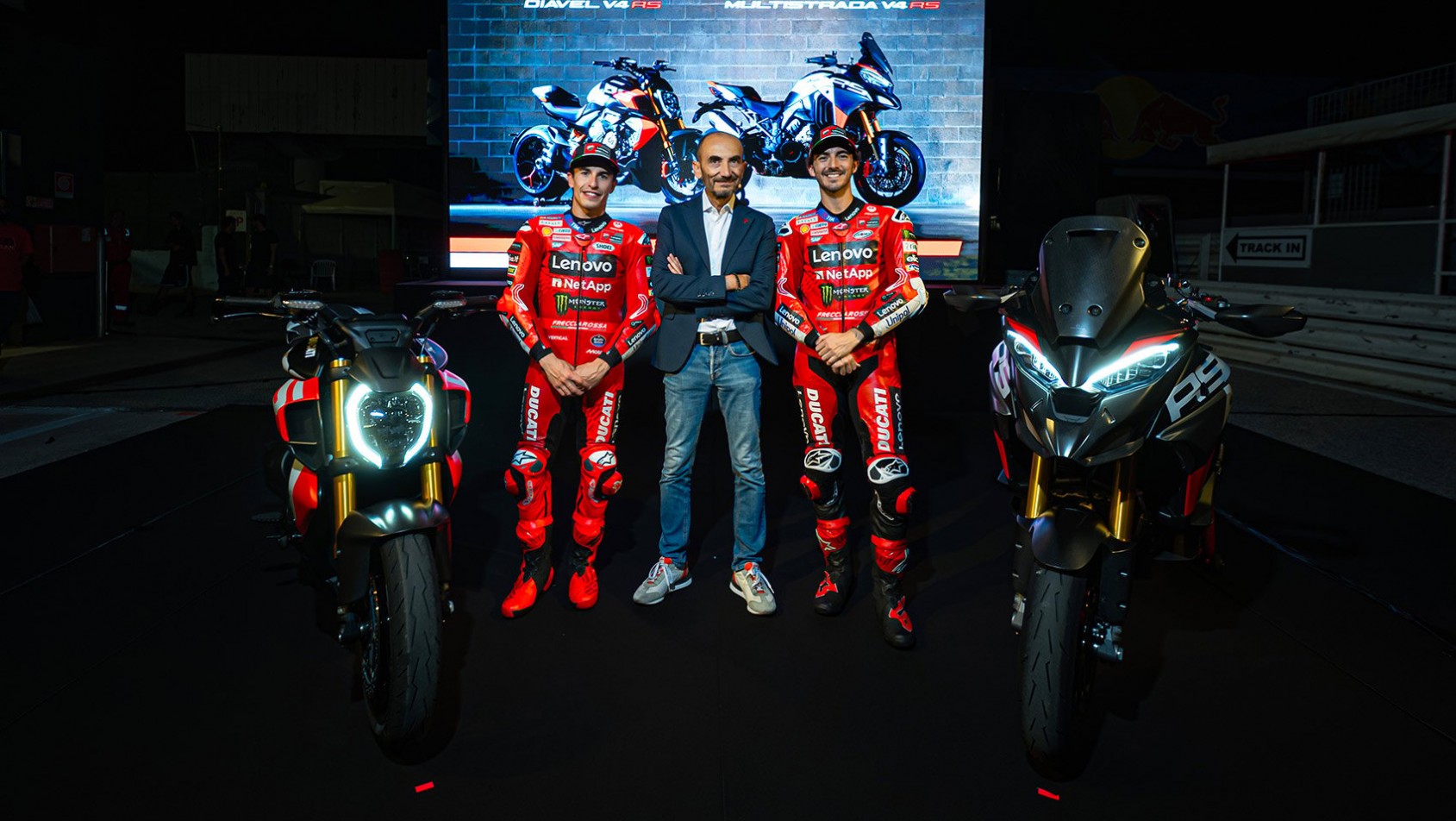 Marc Márquez i Pecco Bagnaia prezentują Ducati Diavel V4 RS i Multistrada V4 RS podczas premiery w Misano