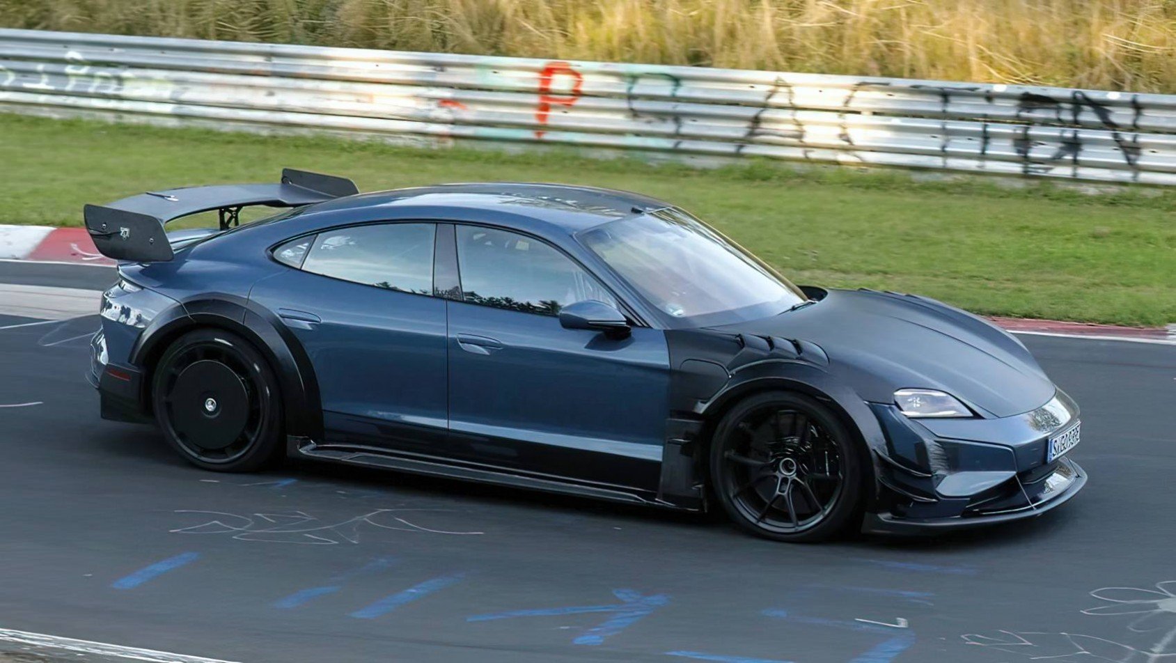 Porsche Taycan Turbo GT4 RS sylwetka