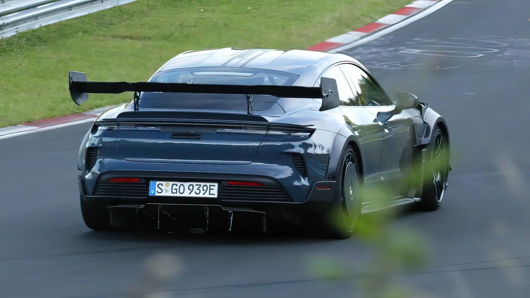 Porsche Taycan Turbo GT4 RS nurburgring