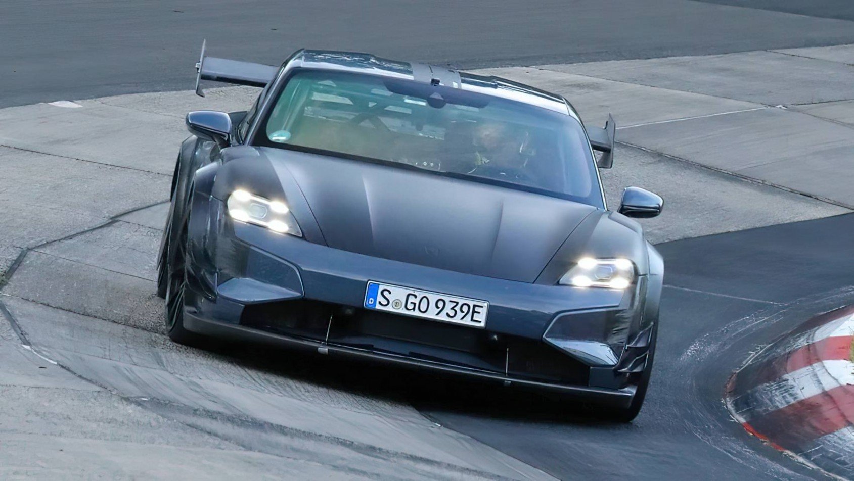 Porsche Taycan Turbo GT4 RS testy