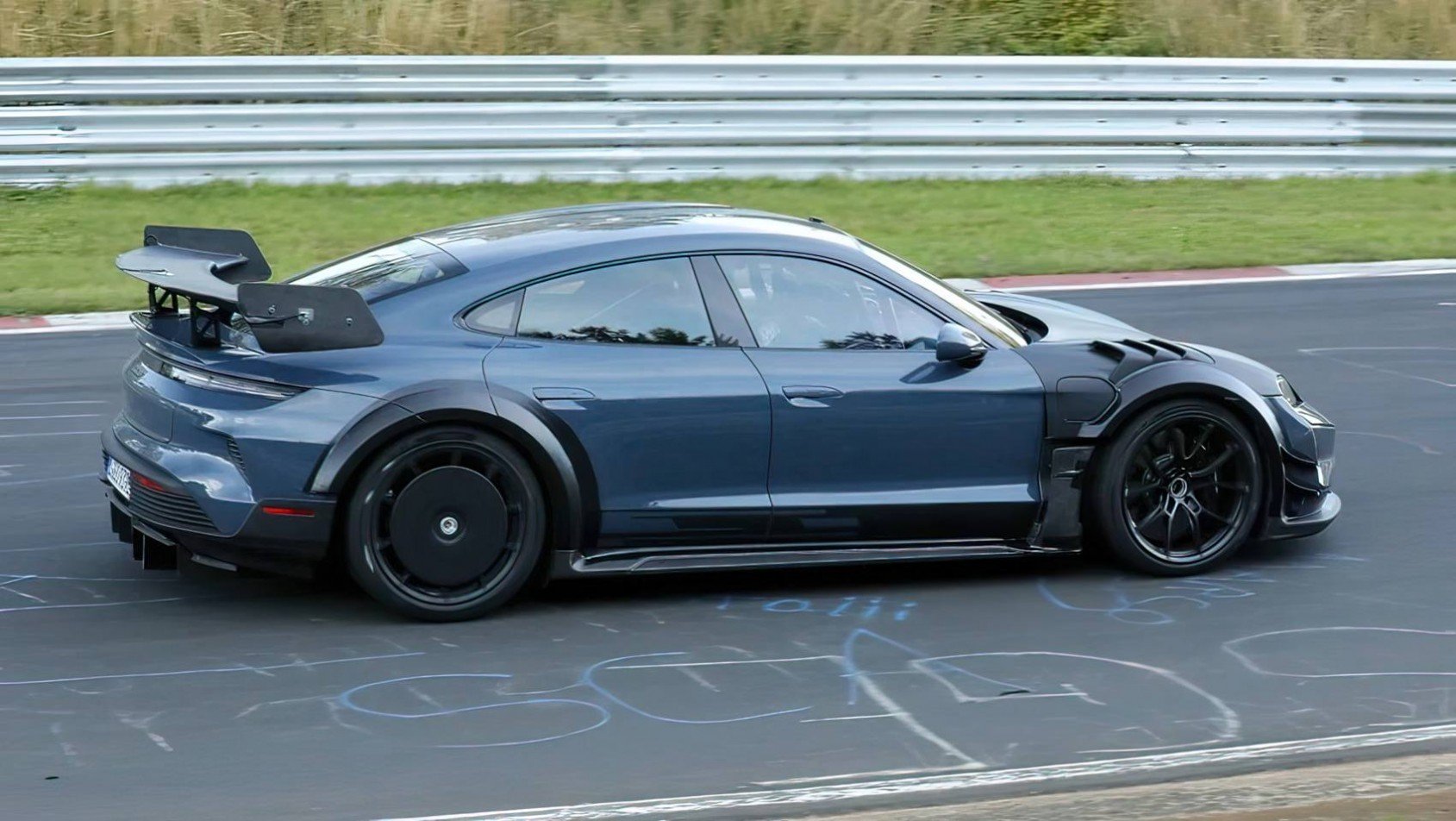 Porsche Taycan Turbo GT4 RS kamuflaż