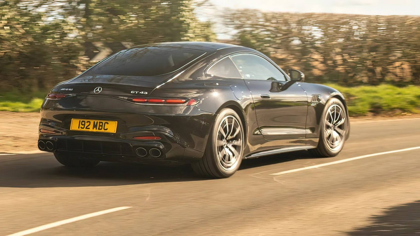 2025 Mercedes-AMG GT 43 jazda