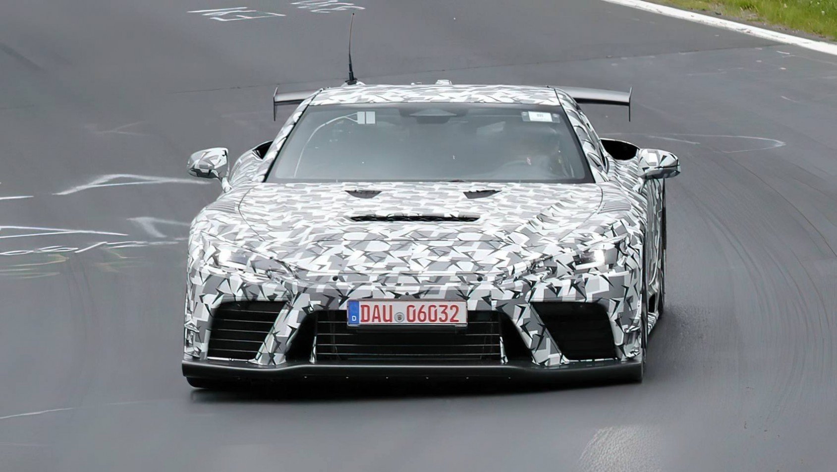 Toyota GT przód spyshot