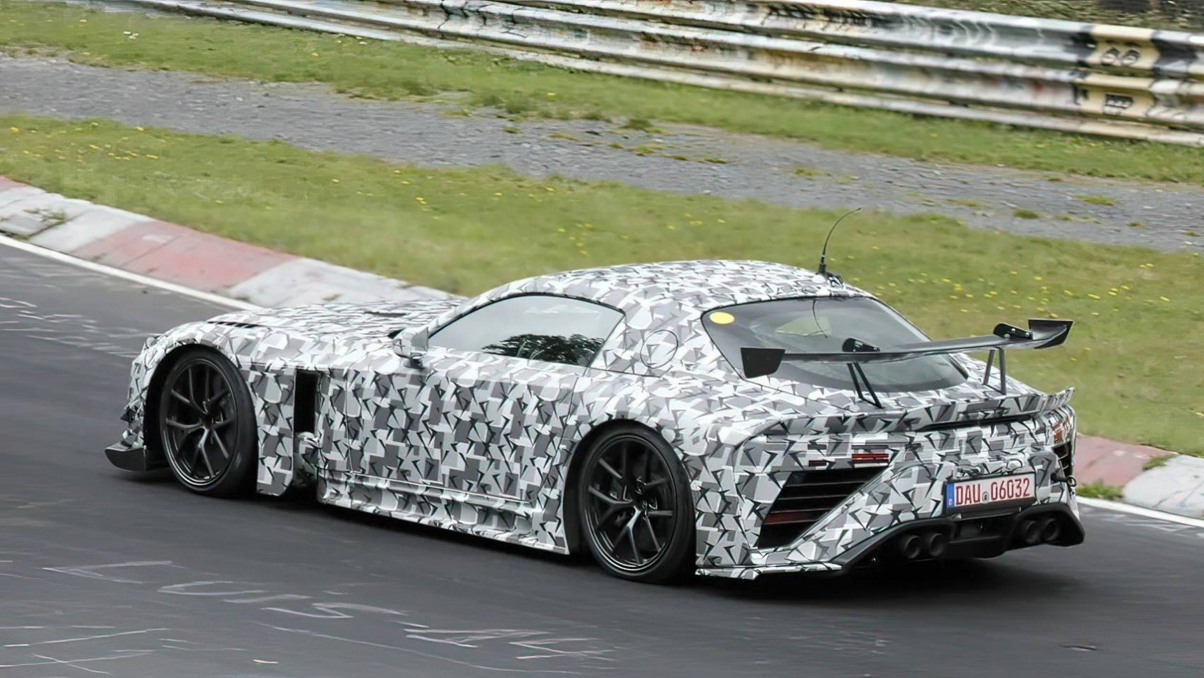 Lexus LFR maskowanie