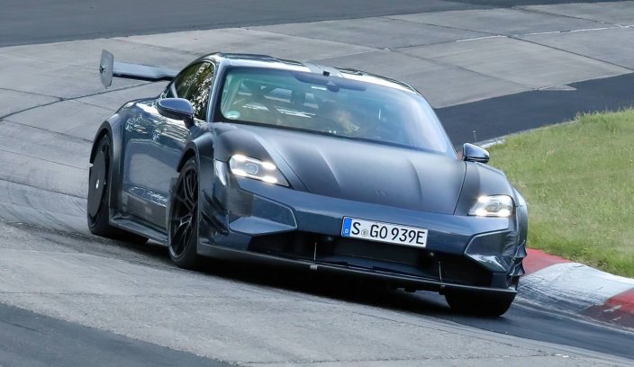 Porsche Taycan Turbo GT4 RS spyshot